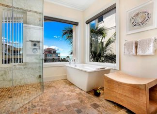 Desain Shower di Area Luar, Seperti Mandi di Alam