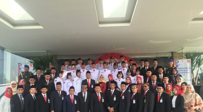 ini Komentar Pegawai Bank yang Jadi Pengibar Bendera di BI Banten