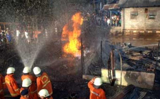 Enam Kios di Pasar Cileles Hangus Terbakar Akibat Korsleting Listrik
