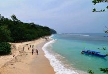 Banten Punya Pantai yang Pasirnya Sehalus Seperti Terigu