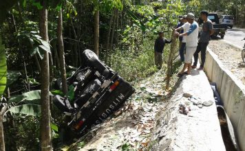 Kecelakaan Tunggal Mobil Rombongan Kondangan Menghantam Bahu Jalan Satu OrangTewas, ,