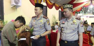 Polres Serang Bagikan Santunan Anak Yatim di Sekitar Mapolres