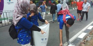 Aksi Relawan Punguti Sampah Jadi Sorotan di Asian Games 2018