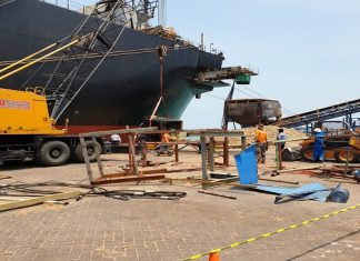 Seorang Pekerja Tewas Tertimpa Ekskavator di Pelabuhan Indah Kiat Merak