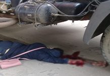 Hendak Menyalip, Wanita Ini Kaget Hingga Jatuh dan Terlindas Truk
