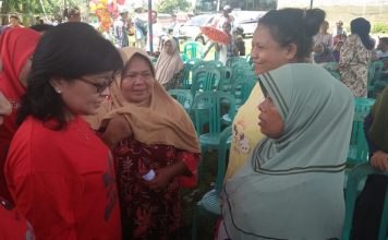 Kunjungi Korban Tsunami, Ibu-ibu Persaudaraan PDI Perjuangan Tampung Keluh Kesah Warga