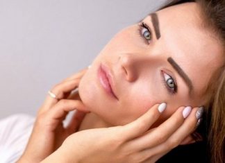 5 Kebiasaan yang Merusak Kulit, Makanan Berminyak hingga Kosmetik
