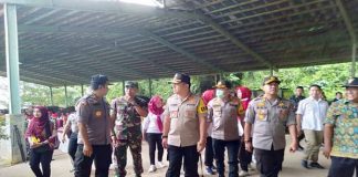 Peduli Sampah TNI-Polri Upacara di Lokasi Tempat Pembuangan Sampah