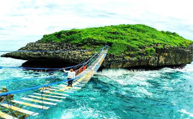 4 Pantai di Yogyakarta yang Memiliki Jembatan Gantung