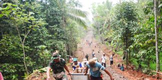 Satgas TMMD Ke-104 Kodim 0601/Pandeglang Bersama Warga Membangun Desa