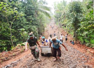Satgas TMMD Ke-104 Kodim 0601/Pandeglang Bersama Warga Membangun Desa