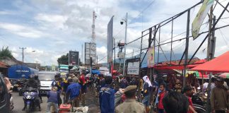 Langganan Macet, Gubernur Kerahkan PUPR Bersihkan Bahu Jalan Pasar Baros