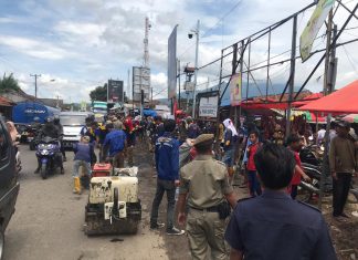 Langganan Macet, Gubernur Kerahkan PUPR Bersihkan Bahu Jalan Pasar Baros
