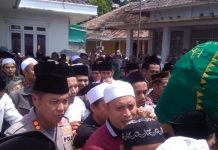 Kapolres Pandeglang Hadiri Pemakaman Alm KH. Ahmad Syulala Sanusy Pimpinan Ponpes As – Sanusiyah