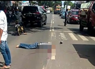 Hilang Konsentrasi Pemotor Tewas Tabrak Minibus