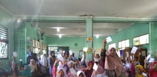 Sejumlah Siswa SD 3 Kramatwatu Melakukan Kegiatan Pesantren Kilat