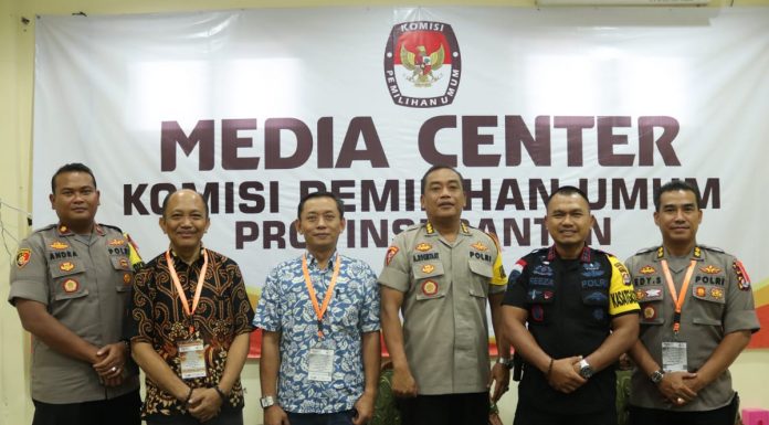 Jamin Keamanan Pleno KPU Provinsi Banten, TNI POLRI, Siagakan Personil nya.