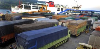 Saat Arus Mudik di Pelabuhan Merak, Truk Dialihkan Nyeberang dari Priuk