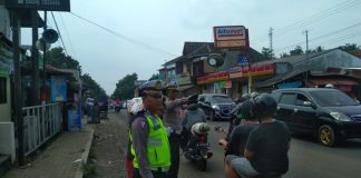 Urai Kemacetan, Polres Serang Kota Berlakukan One Way Menuju Jalur Wisata Banten