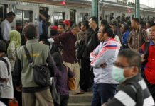Penumpang Arus Balik di Stasiun Rangkasbitung Terus Mengalir