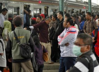 Penumpang Arus Balik di Stasiun Rangkasbitung Terus Mengalir