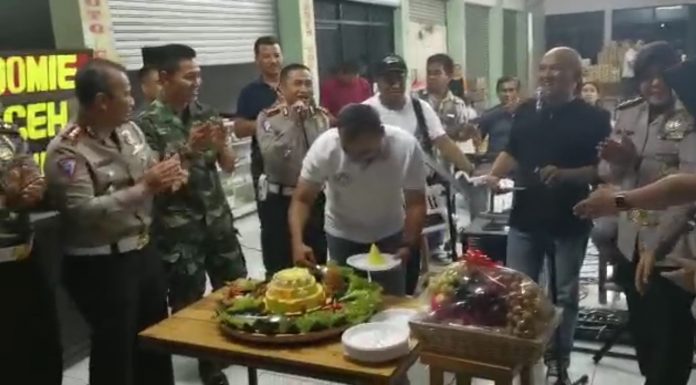 Satuan Lalu Lintas Polda Banten Berikan Surprise dan Ucapan HUT TNI ke 74
