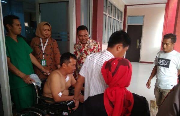 Jadi Korban Penusukan, Kapolsek Menes Dirujuk Ke RSUD Sari Asih Serang