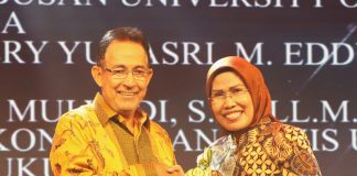 Peduli Pendidikan, Bupati Serang Raih Penghargaan dari Universitas Indonesia
