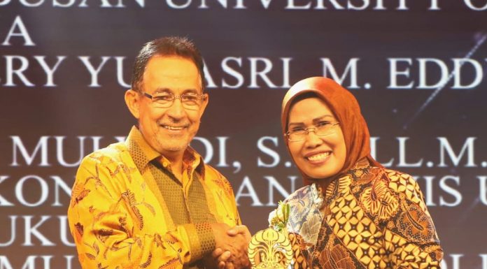 Peduli Pendidikan, Bupati Serang Raih Penghargaan dari Universitas Indonesia