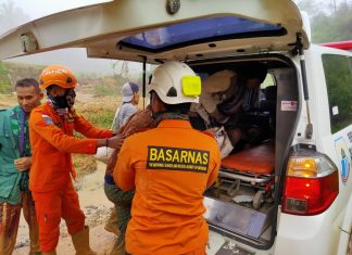 Dua Hari Terjebak, 9 Penambang Emas Ditemukan TIM SAR Dalam Kondisi Lemas