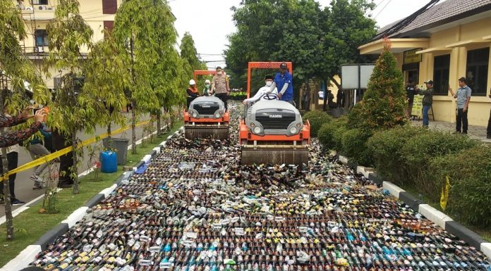 Polda Banten Musnahkan 33.168 botol Miras Hasil Ops Sikat Kalimaya 2019