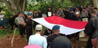 Ditembak Mati Teroris Usai Salat, Bharatu Muhdori Dimakamkan di Banten