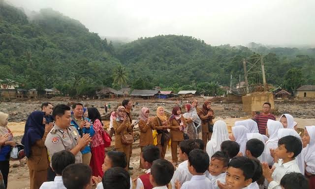 Polda Banten Beri Trauma Healing Anak Korban Banjir Bandang Lebak