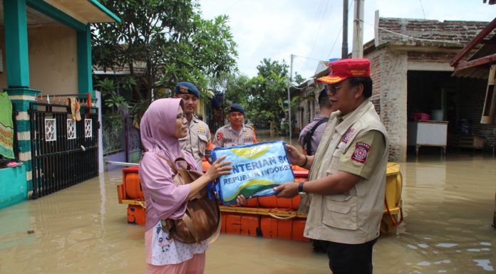 Kemensos Salurkan Bantuan Logistik Paska Banjir Di Serang