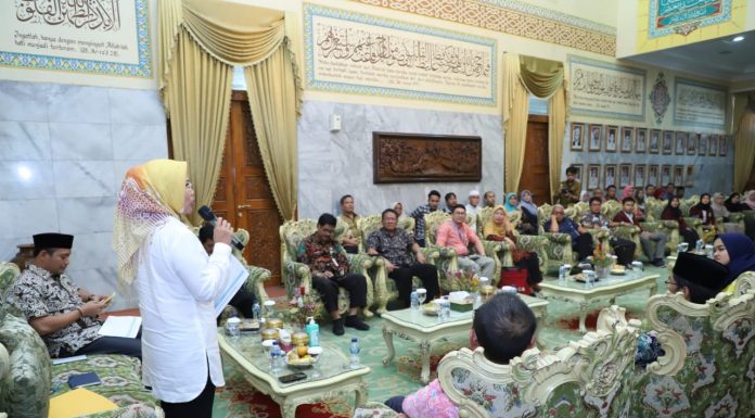 Mahasiswa Penerima Beasiswa Pemkab Serang Raih Cum Laude