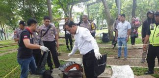 Jasad Bayi Laki-laki Terbungkus Kain Hitam Ditemukan Di Taman Bintaro