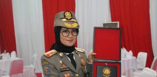 Bupati Iti Octavia Jayabaya Terima Penghargaan Dari Mendagri