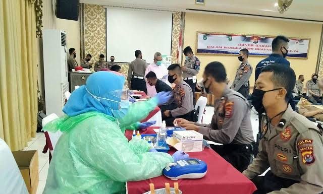 Jelang Hari Bhayangkara ke 74, Polda Banten Gelar Kegiatan Donor Darah