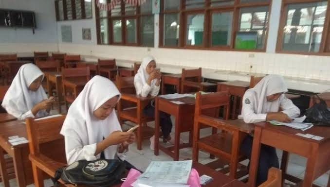 PPDB Online di Pedalaman Lebak Gunakan Telepon Genggam