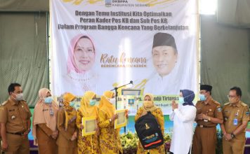 Bupati Serang Serahkan Insentif untuk 1.777 Kader KB