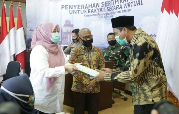 BPN Pandeglang Serahkan 3 ribu Sertifikat Tanah