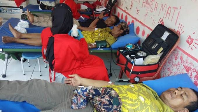 Komunitas Sepeda GMC32 Bhakti Sosial Gebyar HUT RI
