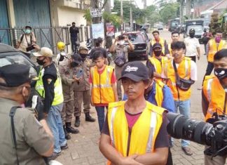 Puluhan Pelanggar PSBB Tangsel Disanksi Berjemur Dan Push Up