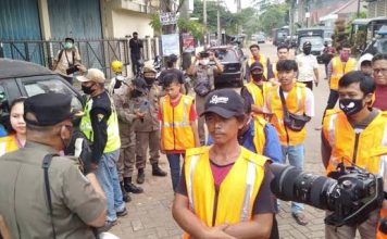 Puluhan Pelanggar PSBB Tangsel Disanksi Berjemur Dan Push Up