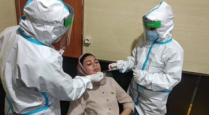 Pegawai dan anggota DPRD Kota Serang tes swab COVID-19