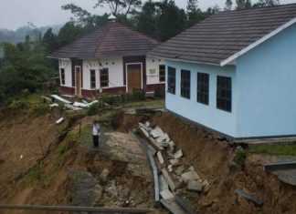 Gedung SMAN 3 Cibeber Lebak Rusak Berat Akibat Diterjang Longsor