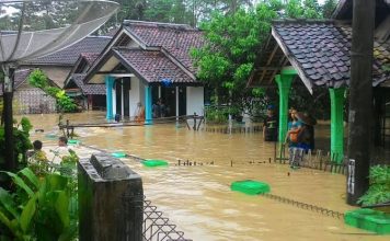 Ratusan warga di Lebak Mengungsi Akibat Banjir