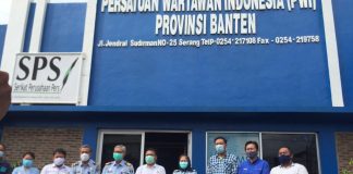 Kepala Divisi Administrasi, Kepala Divisi Pelayanan Hukum dan HAM, mengunjungi Sekretariat Persatuan Wartawan Indonesia (PWI) Provinsi Banten