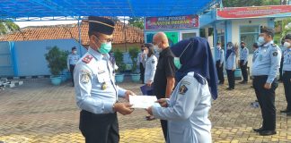 Apel pagi, Imigrasi Kelas Kelas I Non TPI Serang Berikan Penghargaan Pegawai Teladan dan PPNPN