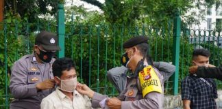 Polres Bagikan 1.200 Masker Kepada Warga Lebak, Banten